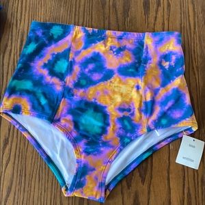 NWT UO high waisted bikini bottom. Size Medium